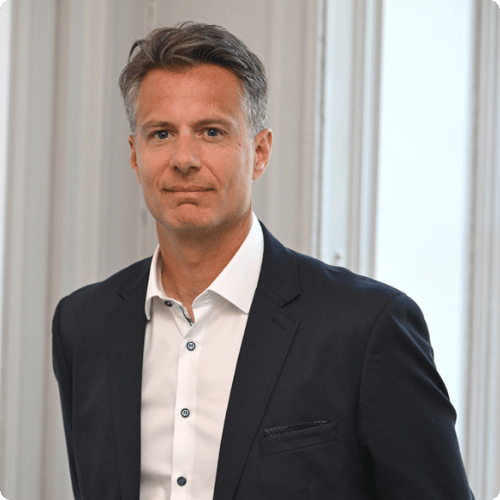Erwann HELION Directeur du Pole Automobile du Groupe Simon Erwann HELION Directeur Pole Automobile Groupe SIMON