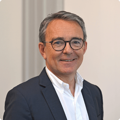 Mikael MAUGUEN conseiller de la Présidente Yvonne SIMON. Mikael MAUGUEN Conseiller Spécial Famille SIMON