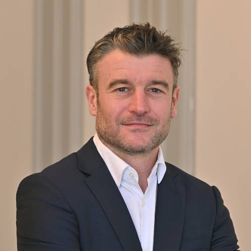 Erwan GOUEROU Directeur General Services Transverses Groupe SIMON Erwan GOUEROU est Directeur Général en charge des services transverses du Groupe SIMON